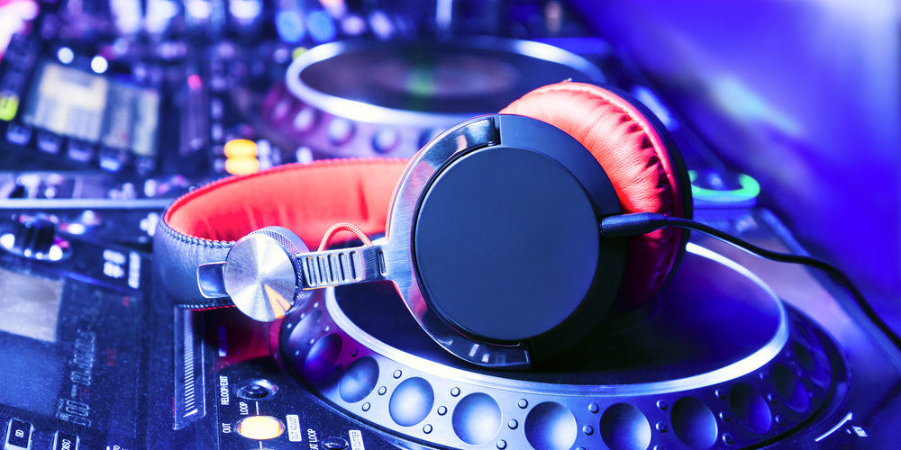 8 Signs Of A GREAT Wedding DJ 8 Signs Of A GREAT Wedding DJ