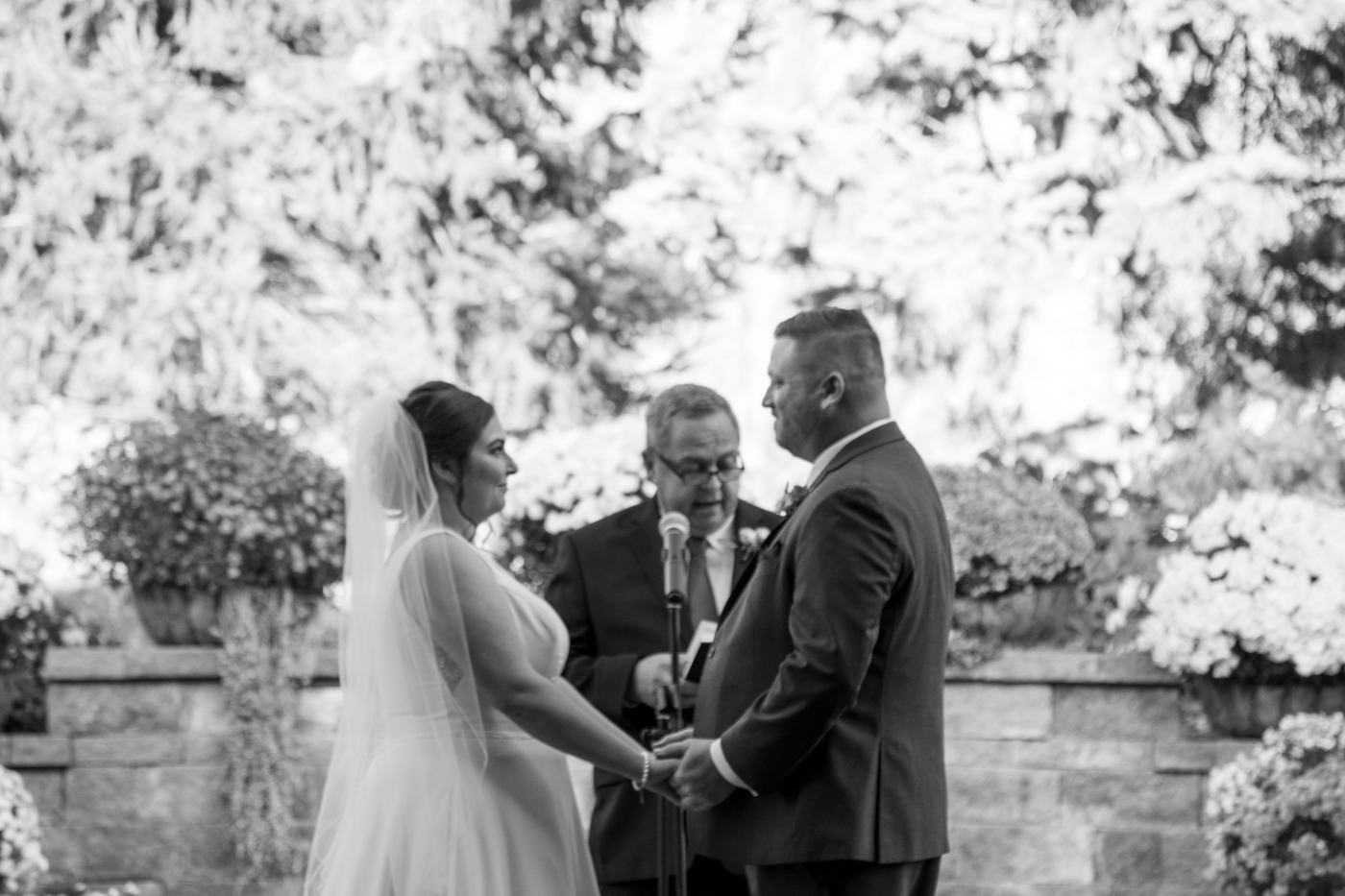 Check out the Rochester wedding details of the Heister wedding held at the beautiful Ravenwood County Club in Victor, NY.