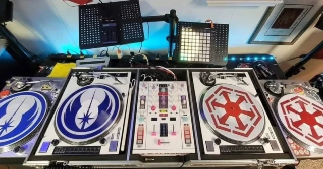 May the 4th! #starwarsday 

Team Jedi or Team Sith?

#jedi #sith #turntables #controlvinyl #rochester #rochesterny #rochesterdj #rocdj #585dj #wnydj #wny #maythe4thbewithyou #maythe4th #starwars #darthvader #usetheforce #serato #virtualdj #rekordbox #djsetup
